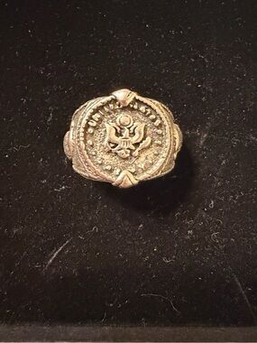 Men’s Stainless Steel US Military Contemporary eagle Themed Signet Ring.